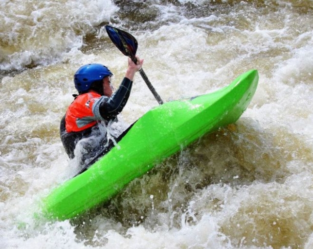  Intenso kayak de aguas brava 